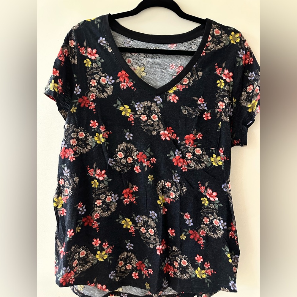Torrid Black Skull Floral V-Neck Short Sleeve Top